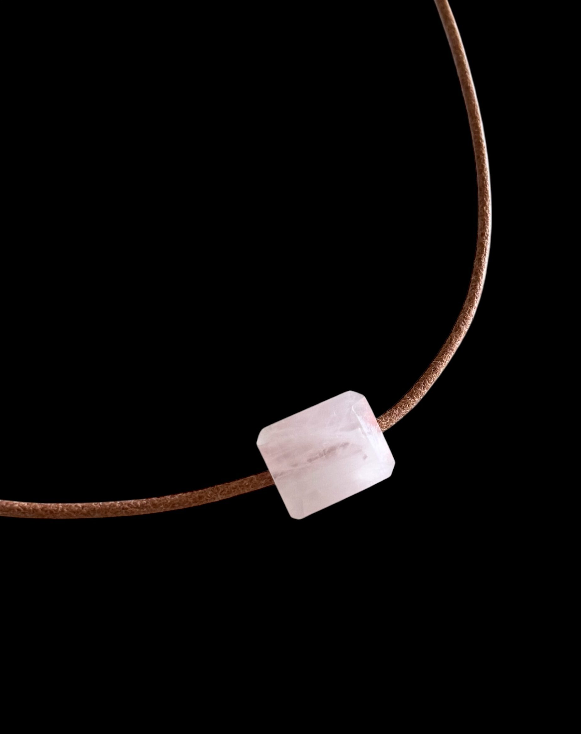 MISTY NECKLACE - LEATHER EDITION